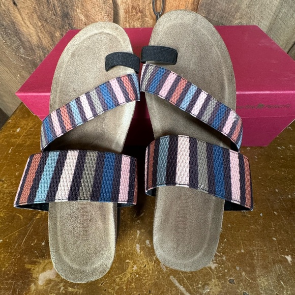 Munro Aries Multi Stripe Sandal- Size 7 1/2 - Picture 7 of 7